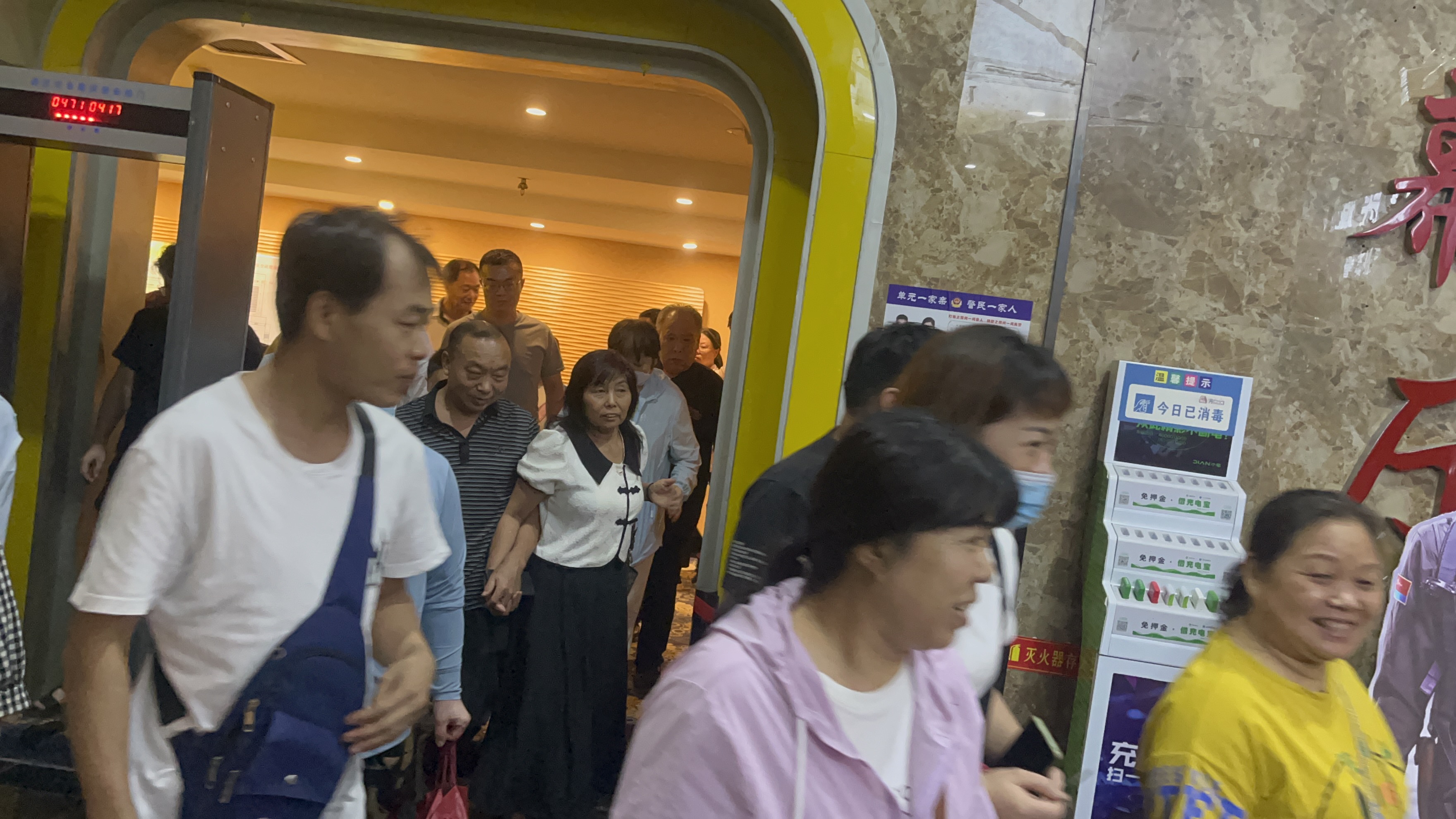 【力威新聞】公司包場(chǎng)看電影，員工和家人齊聚，共同提高反詐意識(shí)